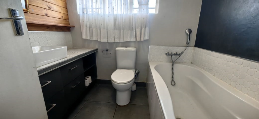 5 Bedroom Property for Sale in Parys Free State